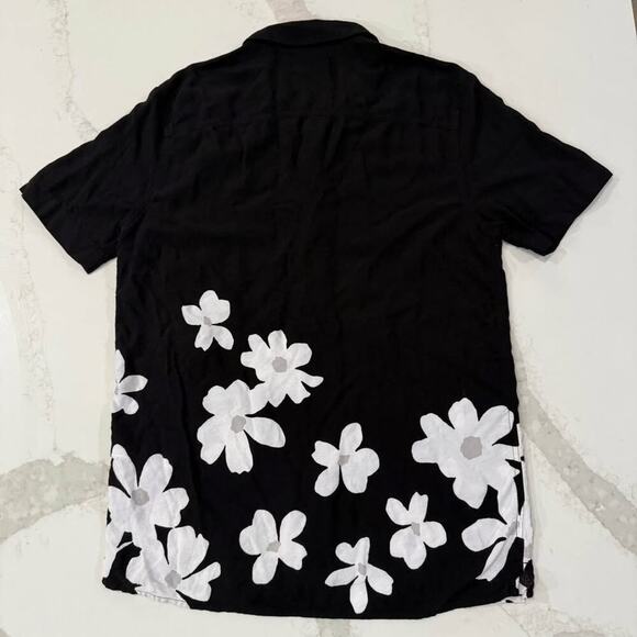 Hollister Floral Short Sleeve Button Up Shirt Men's Medium Black/White Summer - Picture 7 of 7